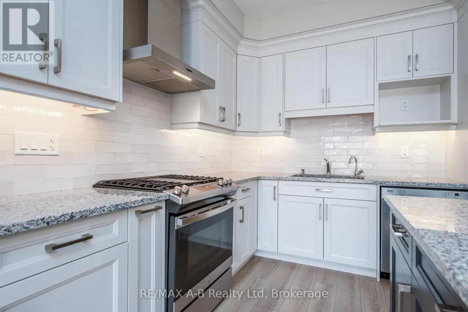 40 - 350 O'LOANE AVENUE, #40