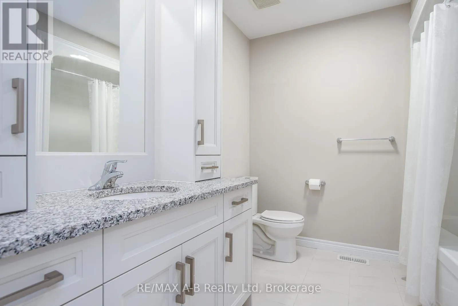 40 - 350 O'LOANE AVENUE, #40