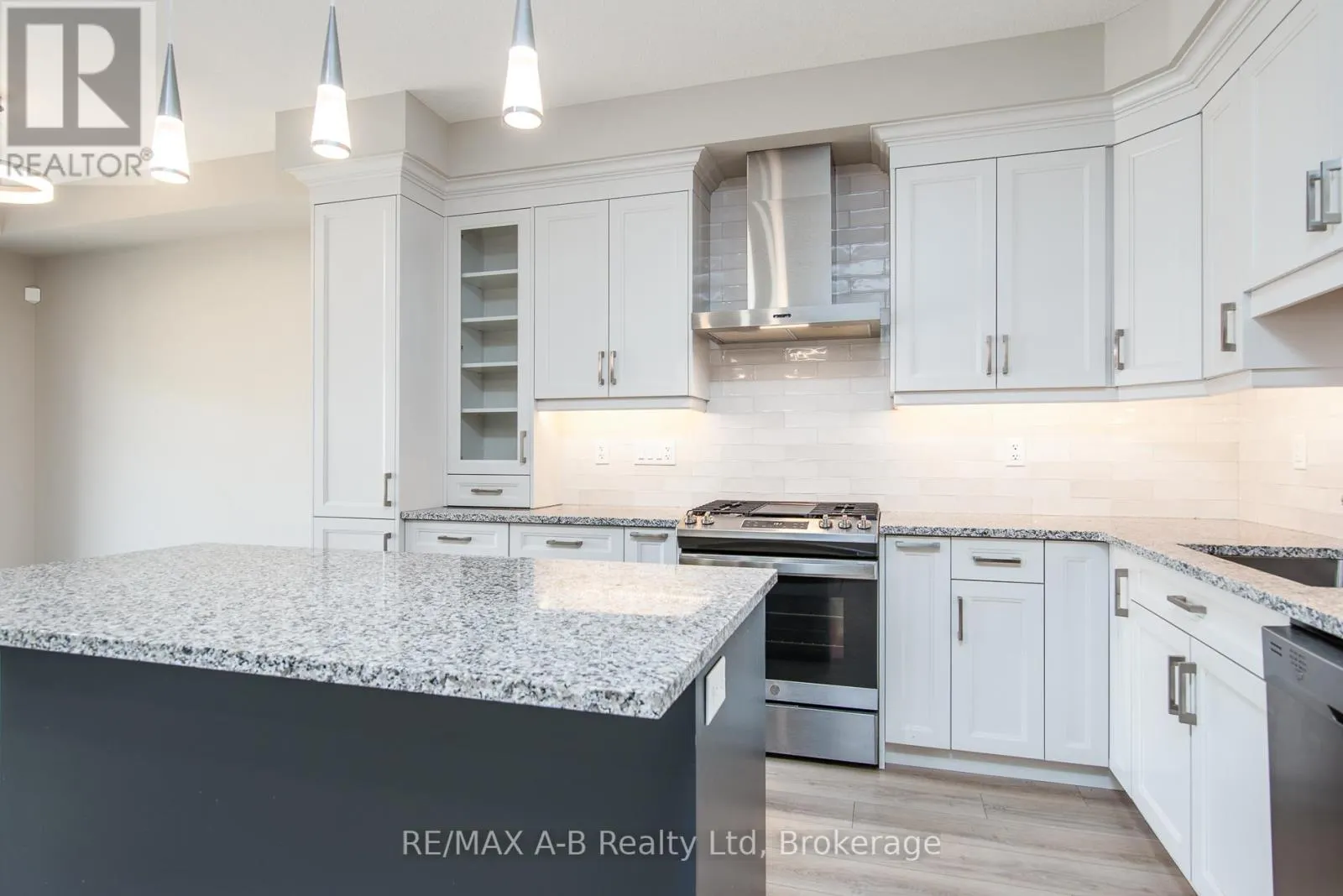 40 - 350 O'LOANE AVENUE, #40