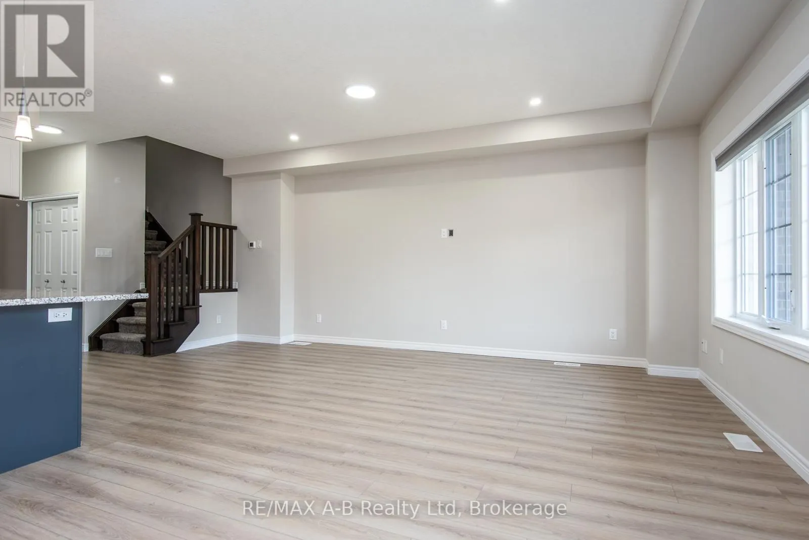 40 - 350 O'LOANE AVENUE, #40