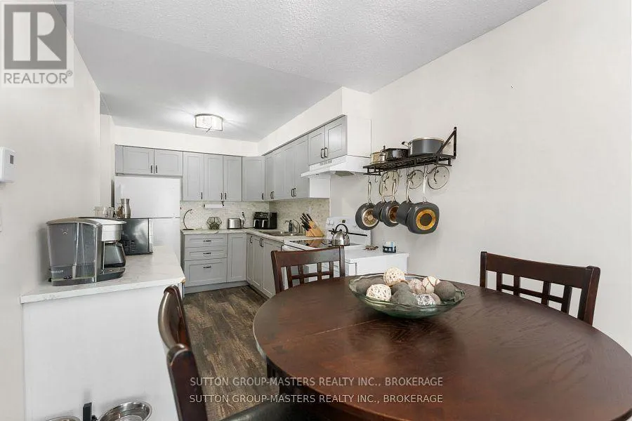 28 - 19 MACPHERSON AVENUE W, #28