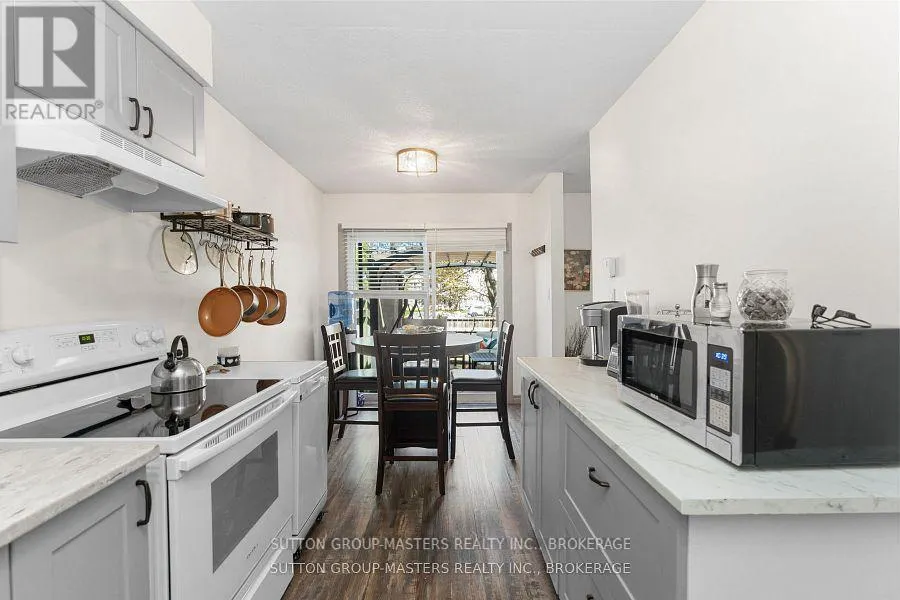 28 - 19 MACPHERSON AVENUE W, #28