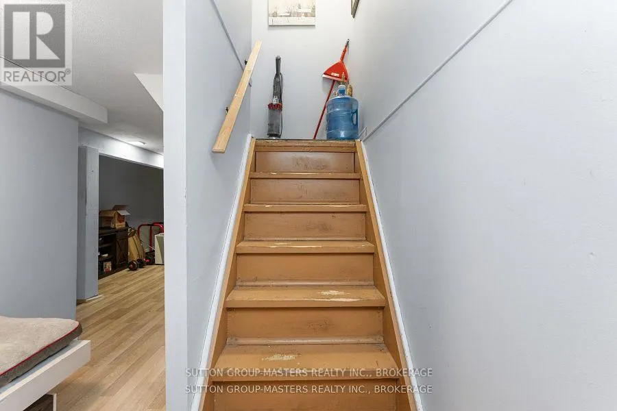 28 - 19 MACPHERSON AVENUE W, #28
