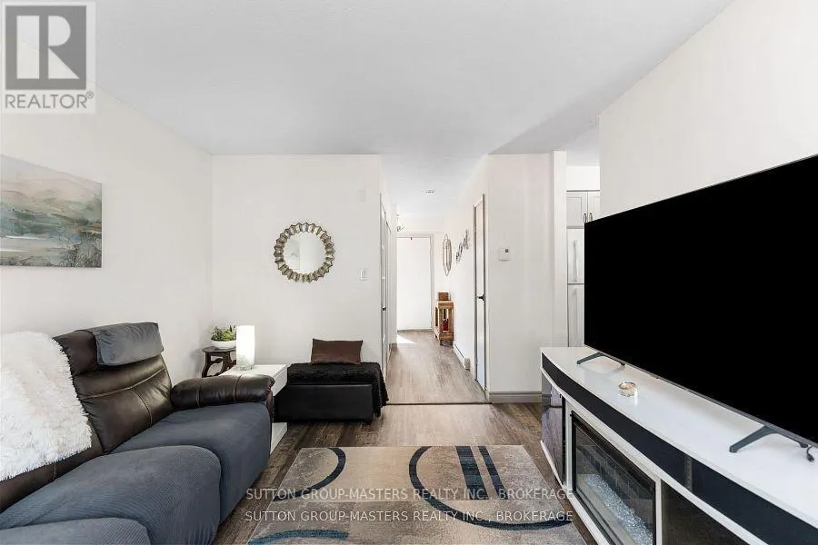 28 - 19 MACPHERSON AVENUE W, #28