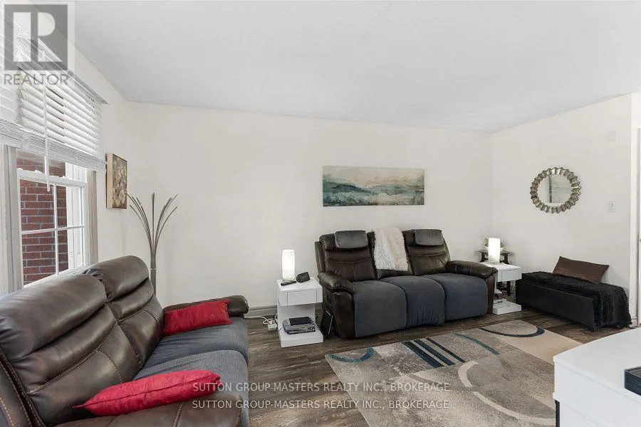 28 - 19 MACPHERSON AVENUE W, #28