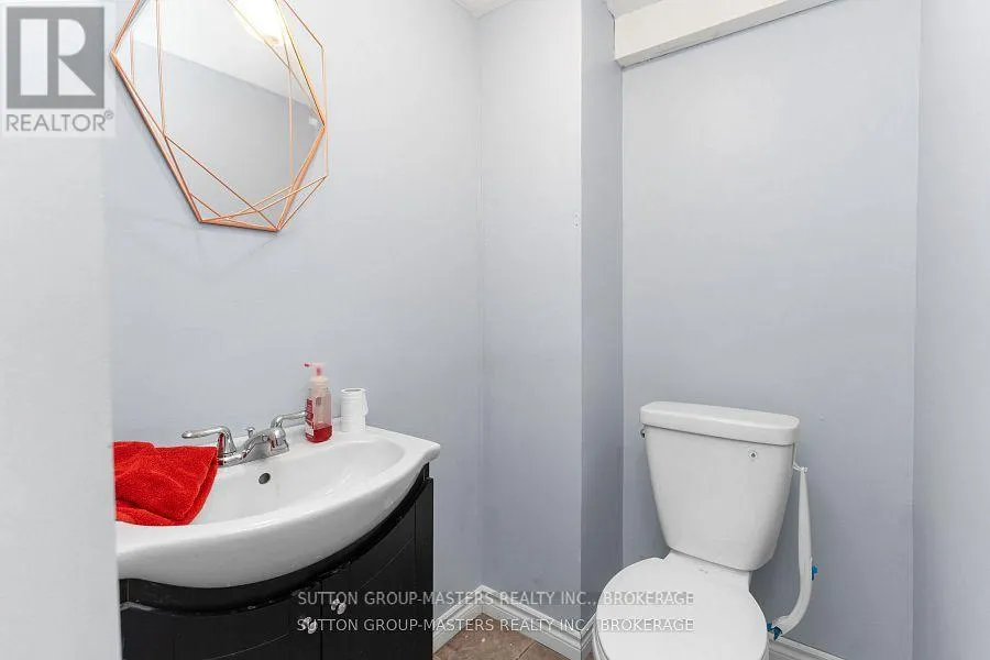 28 - 19 MACPHERSON AVENUE W, #28