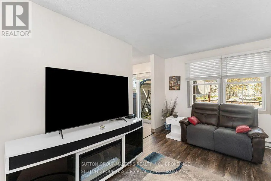 28 - 19 MACPHERSON AVENUE W, #28
