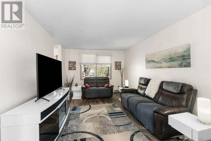28 - 19 MACPHERSON AVENUE W, #28