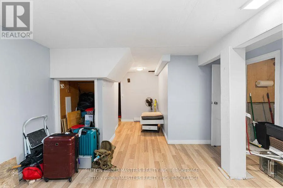 28 - 19 MACPHERSON AVENUE W, #28