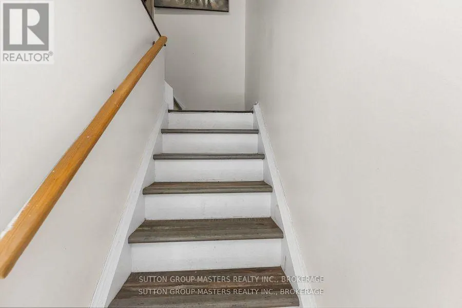 28 - 19 MACPHERSON AVENUE W, #28