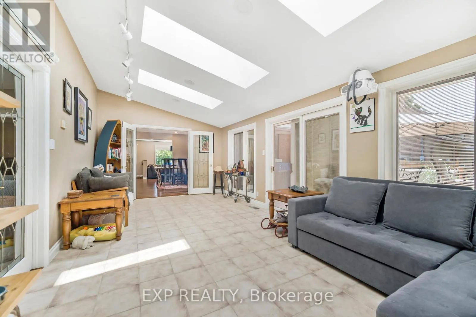 15 HAWTHORNE ROAD