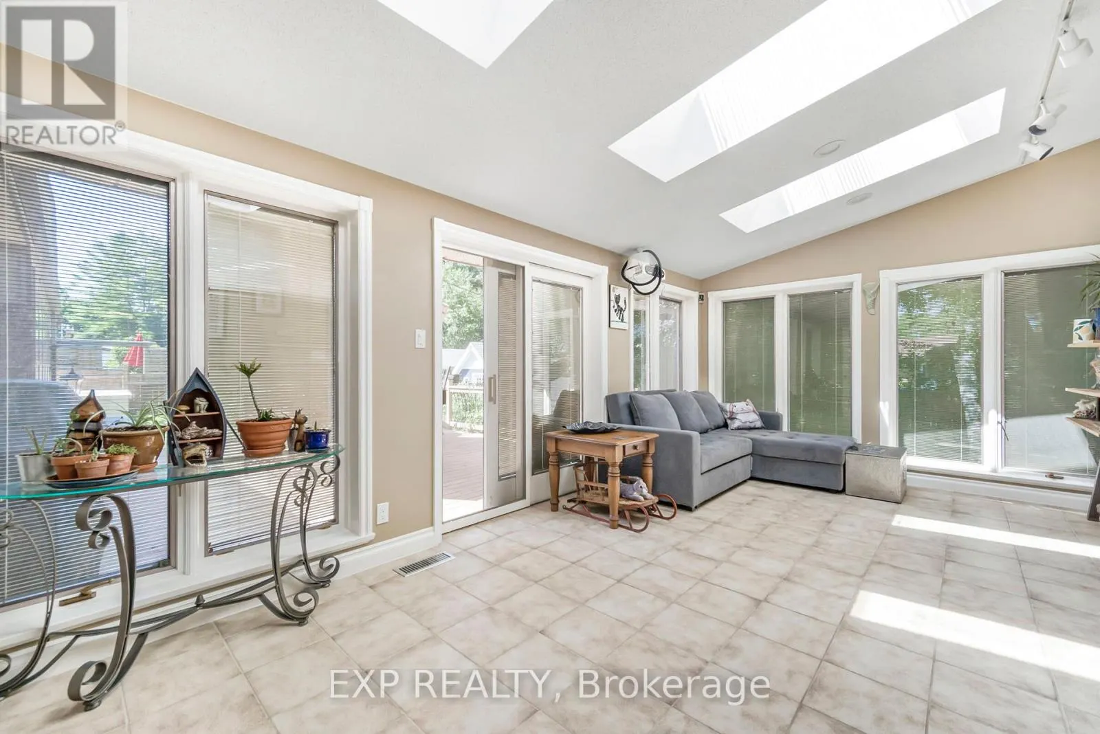 15 HAWTHORNE ROAD