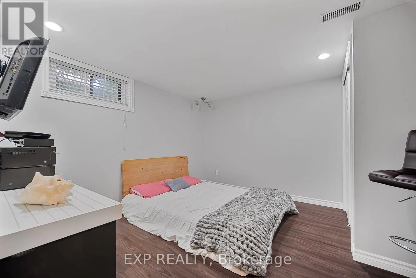 15 HAWTHORNE ROAD