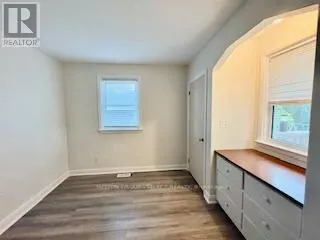 11 MARGARET STREET N