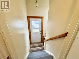 11 MARGARET STREET N