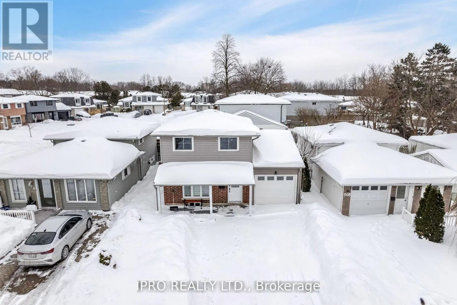 512 PINETREE CRESCENT