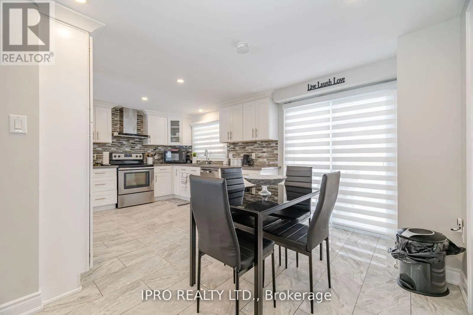 512 PINETREE CRESCENT