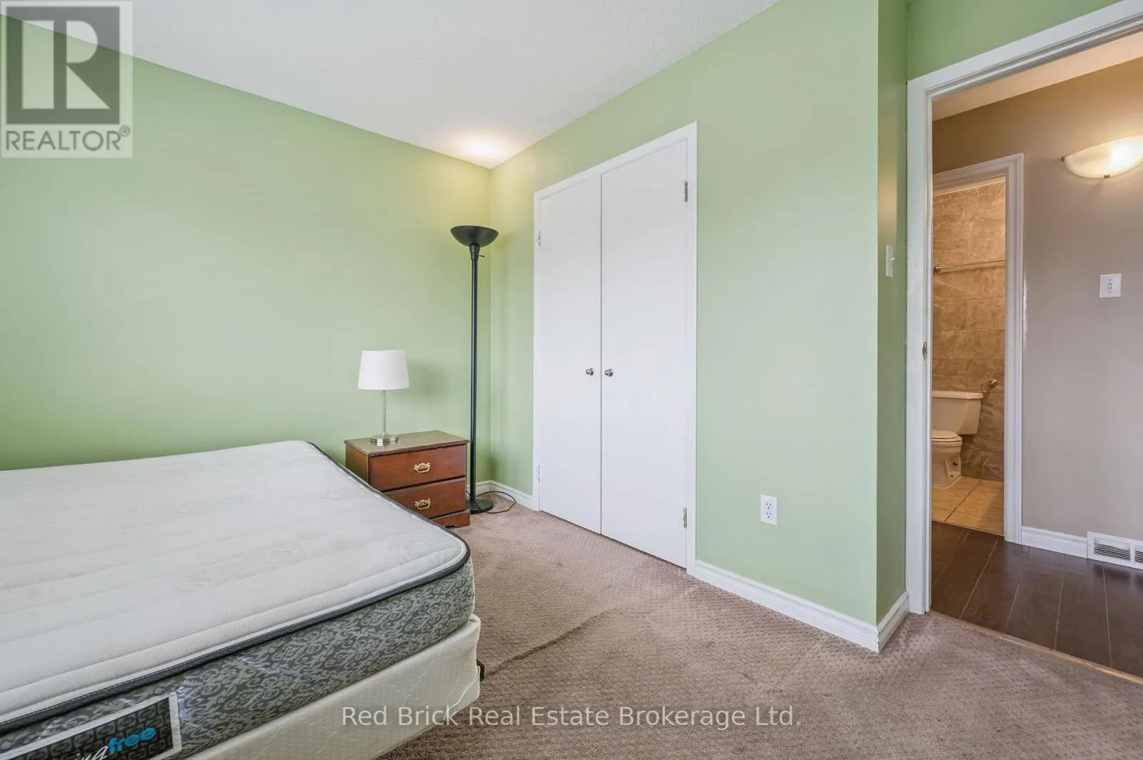 16 - 121 UNIVERSITY AVENUE E, #16