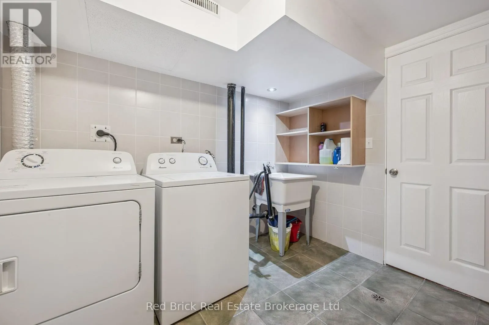 16 - 121 UNIVERSITY AVENUE E, #16