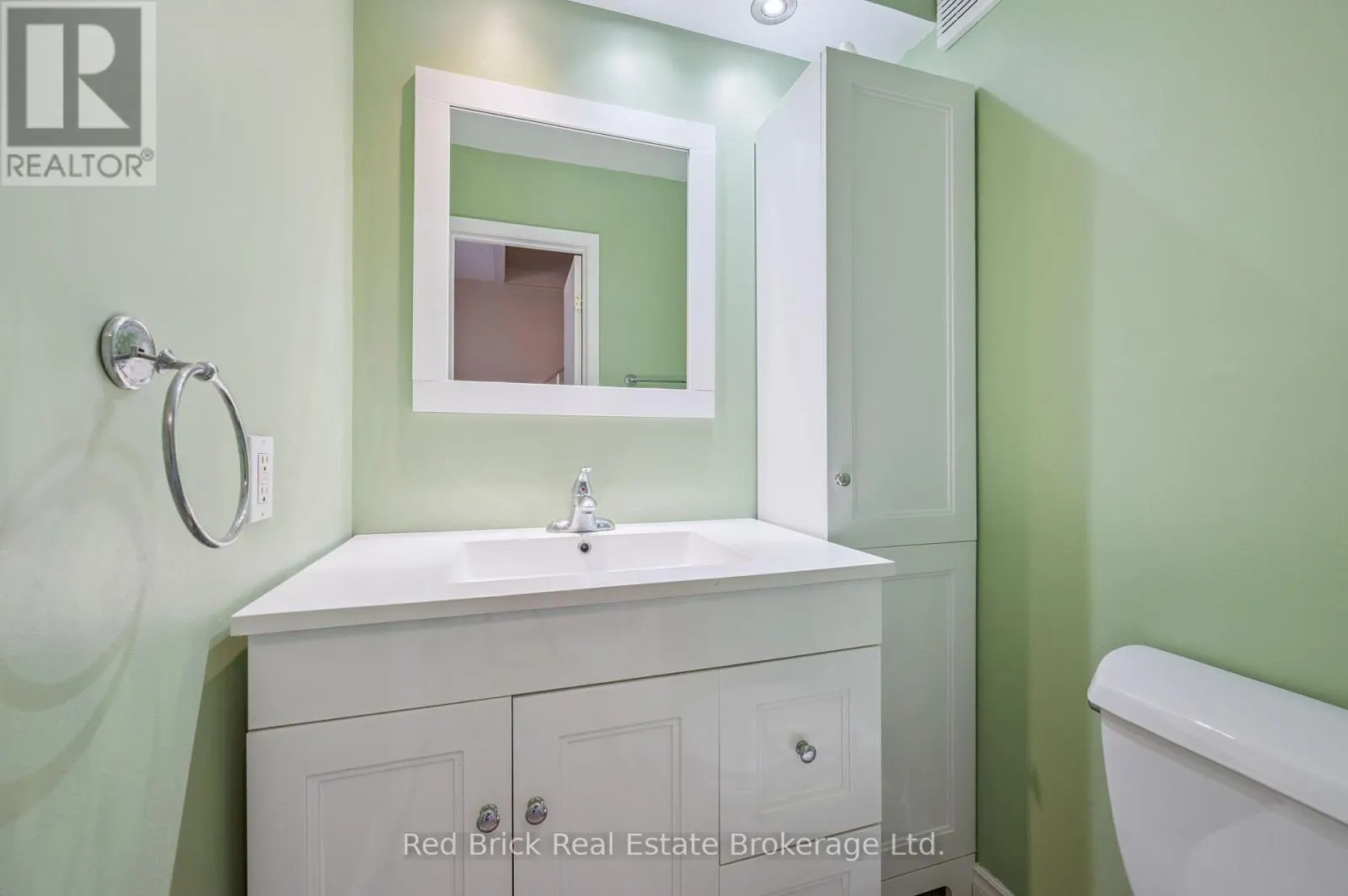 16 - 121 UNIVERSITY AVENUE E, #16
