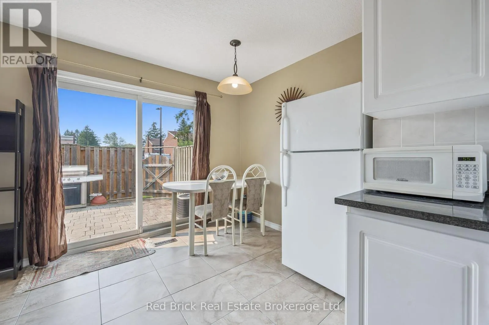16 - 121 UNIVERSITY AVENUE E, #16