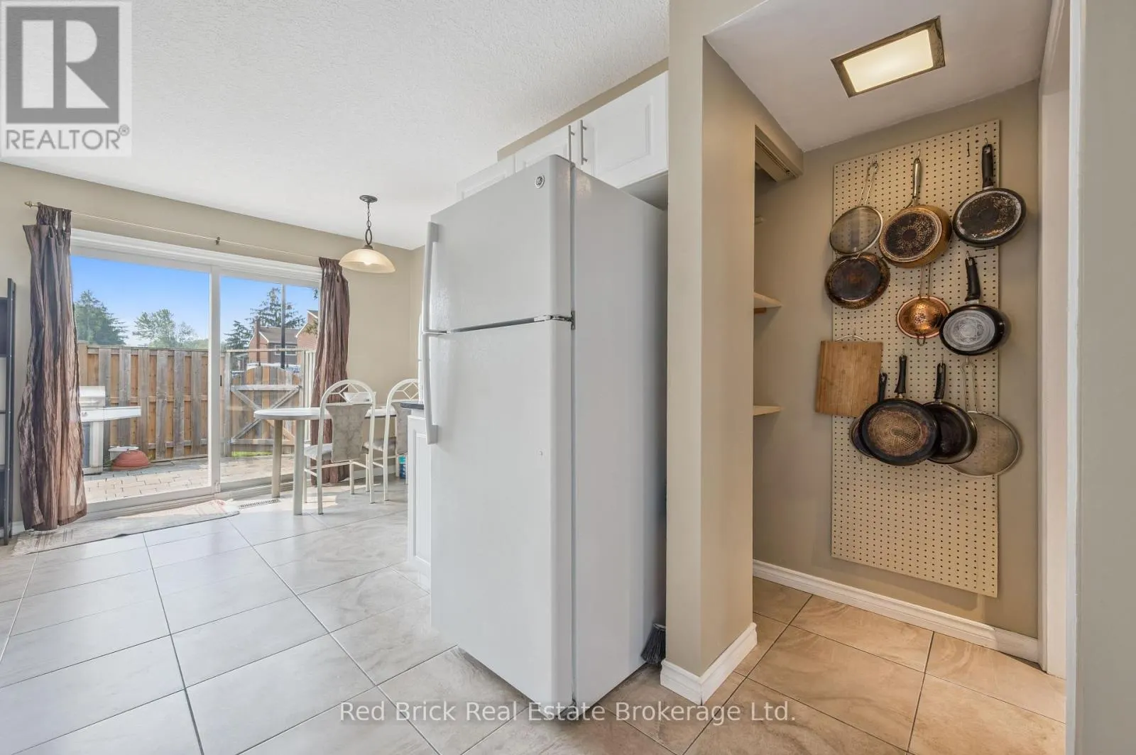 16 - 121 UNIVERSITY AVENUE E, #16