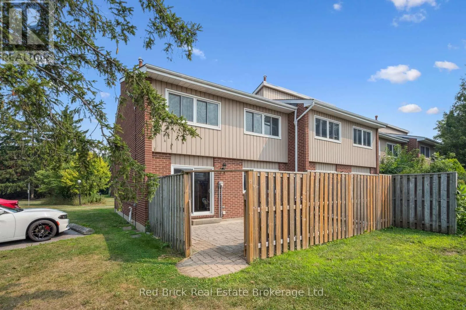 16 - 121 UNIVERSITY AVENUE E, #16