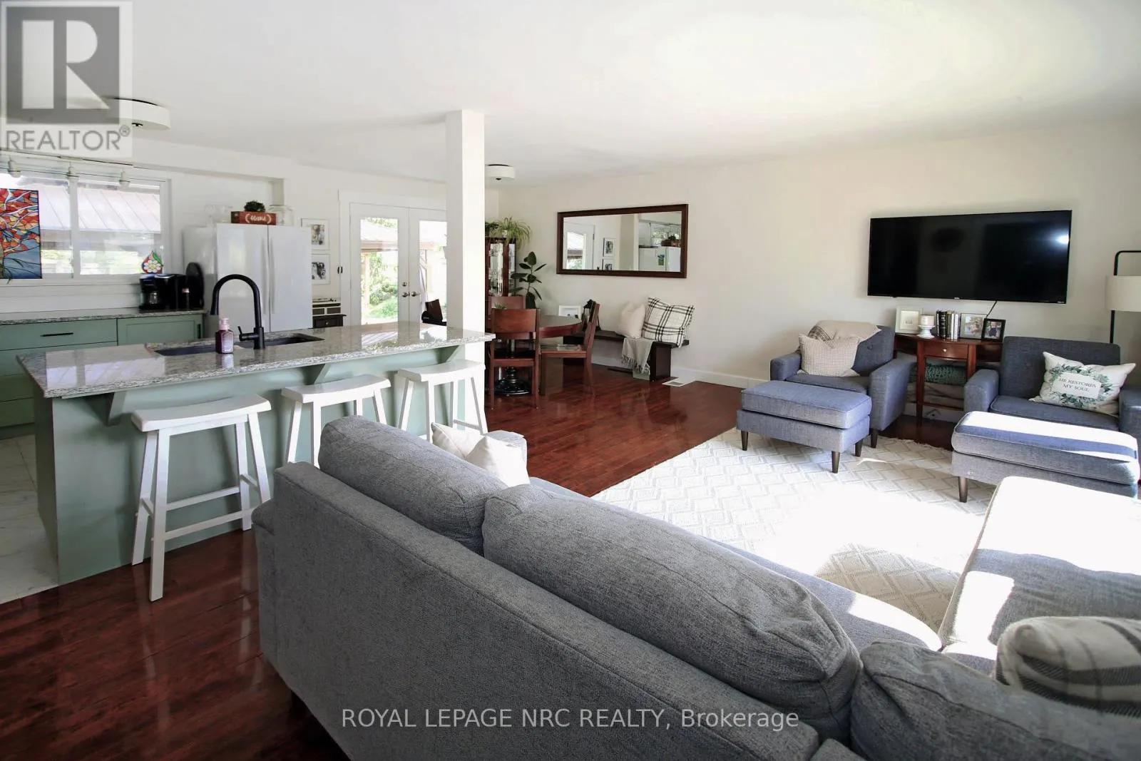 410 LAKESIDE ROAD
