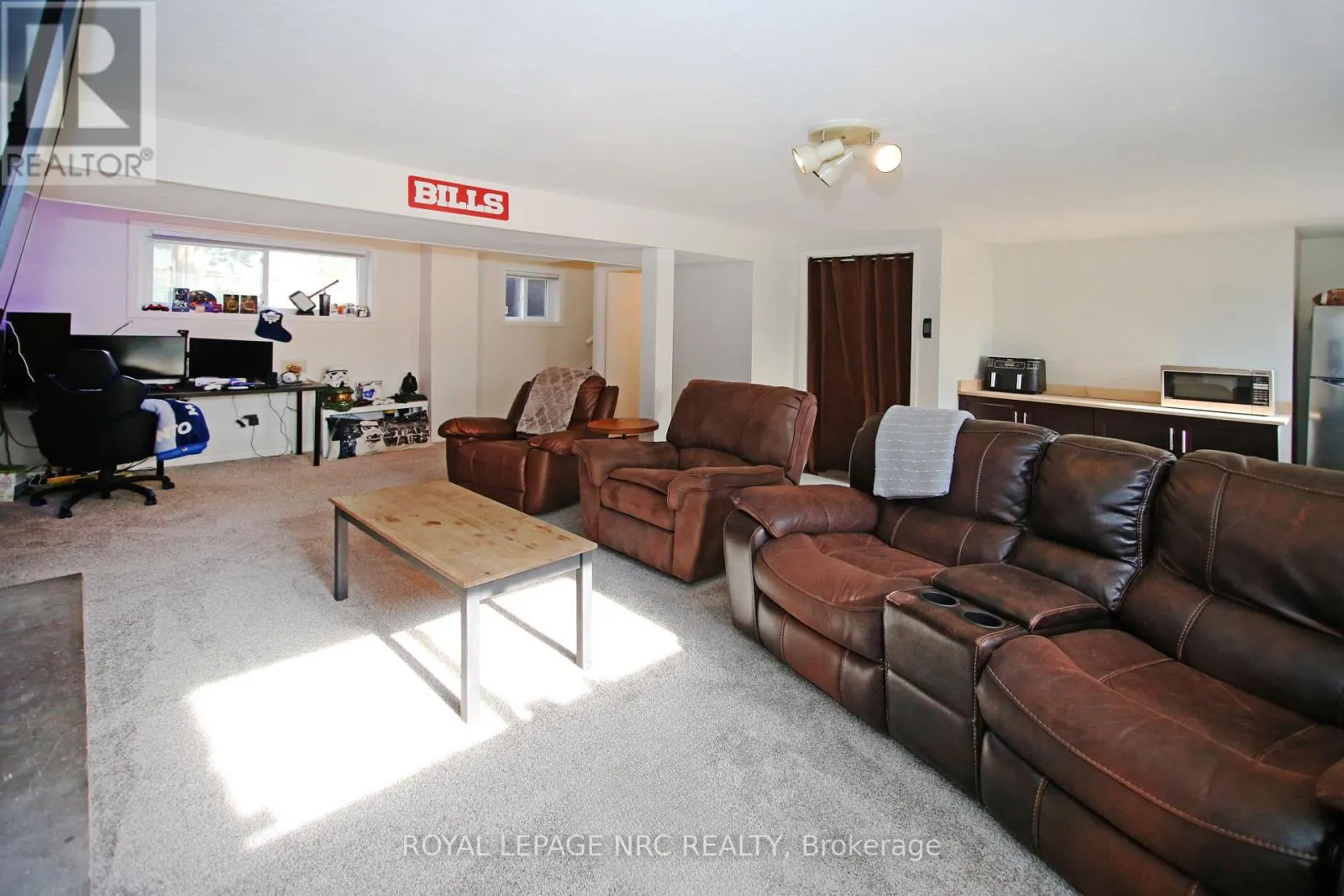 410 LAKESIDE ROAD