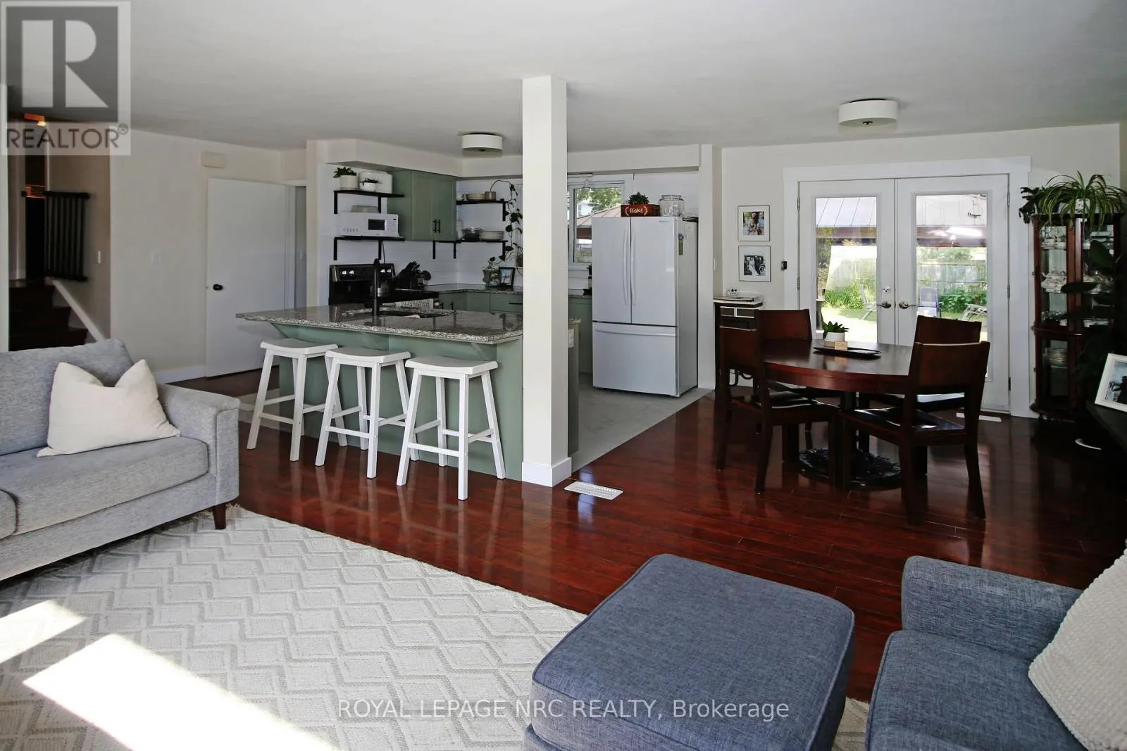 410 LAKESIDE ROAD