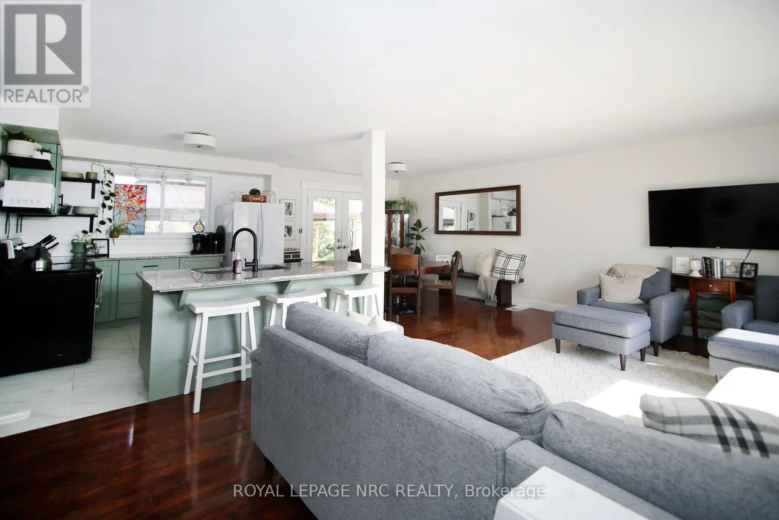 410 LAKESIDE ROAD