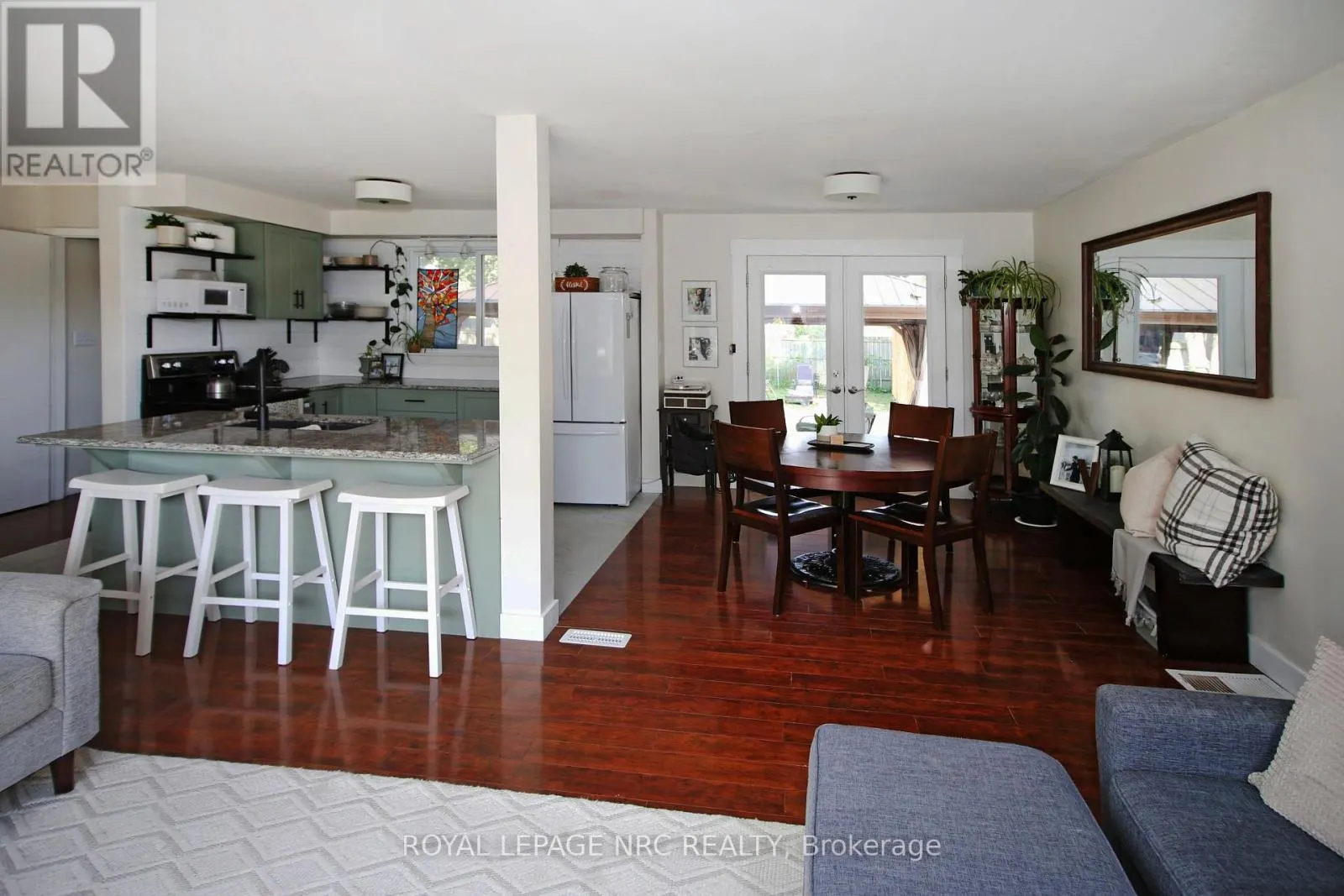 410 LAKESIDE ROAD