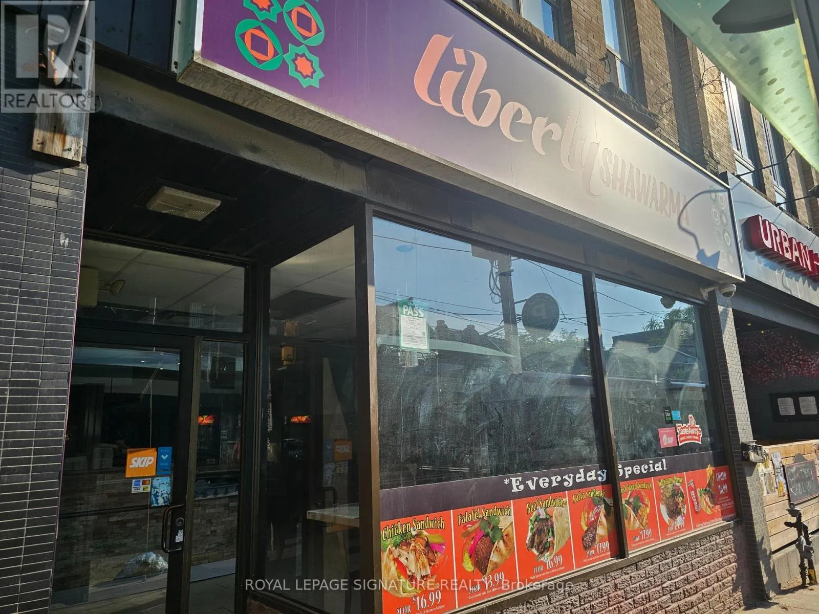 716 QUEEN STREET E
