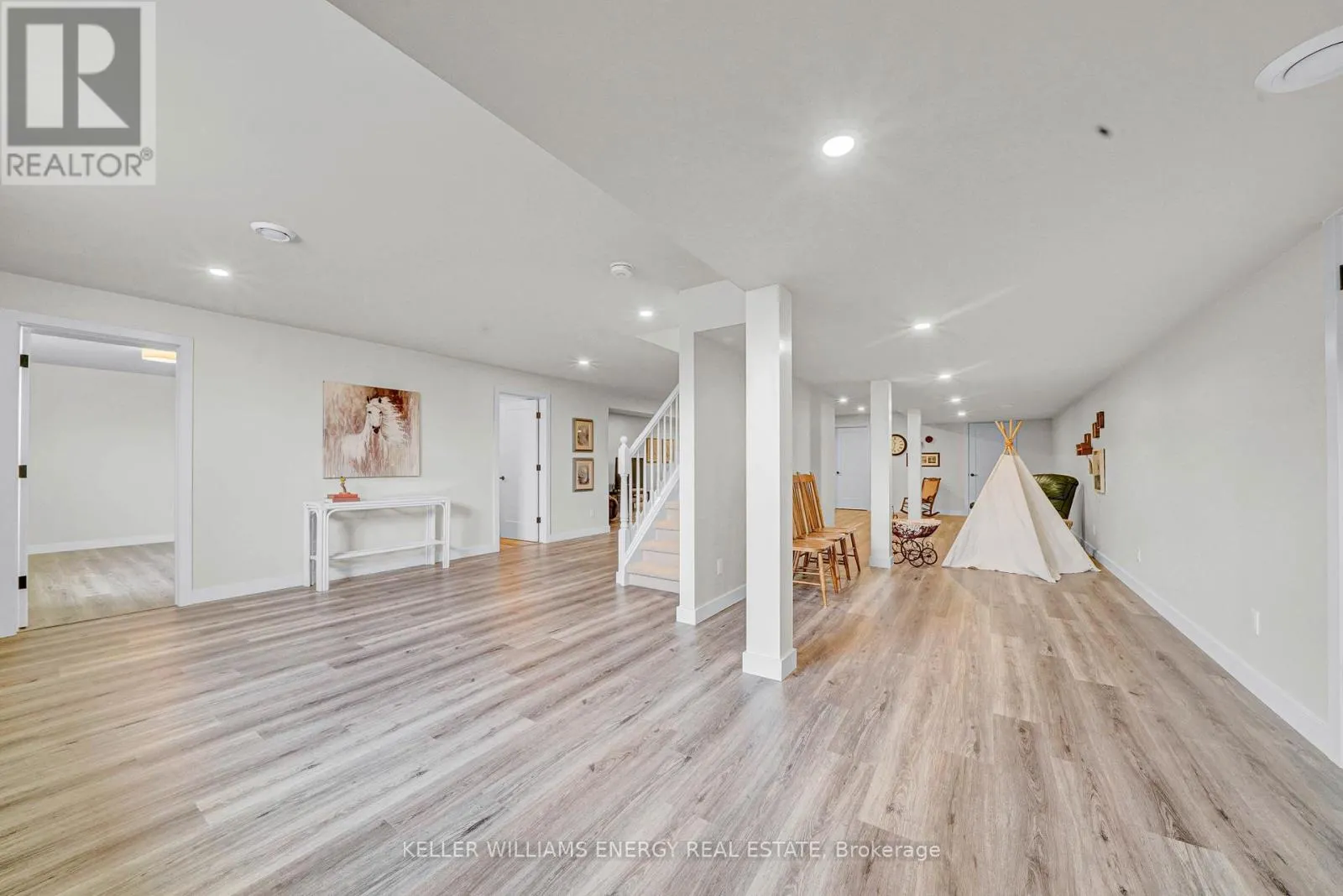 73 WHITE CHAPEL ROAD