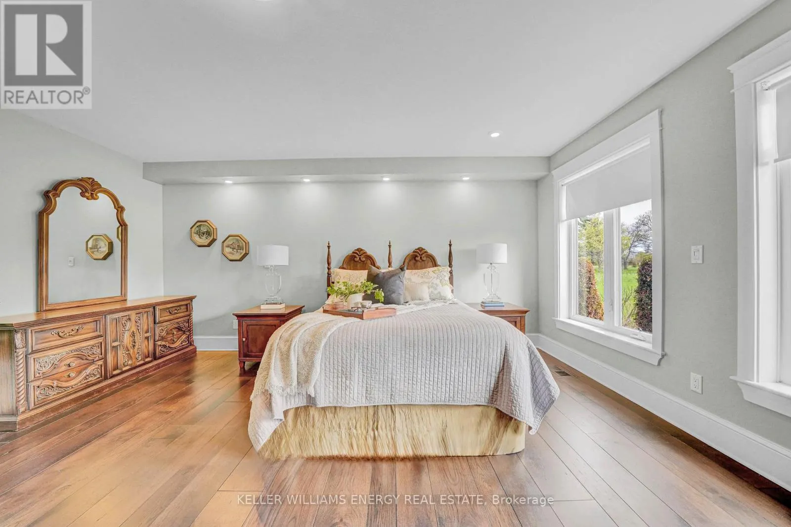 73 WHITE CHAPEL ROAD