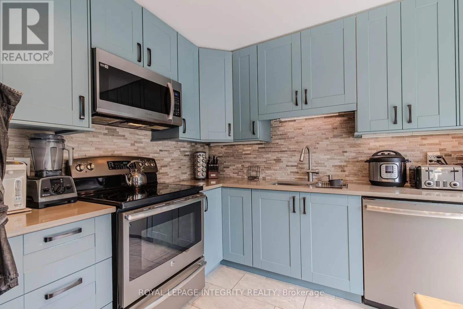 2123 ESPRIT DRIVE