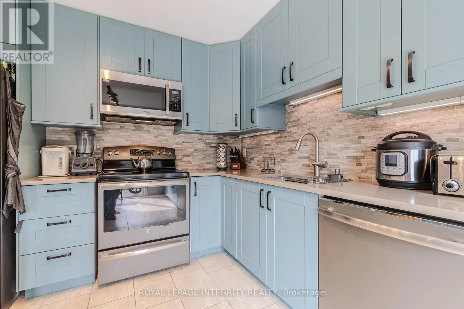2123 ESPRIT DRIVE