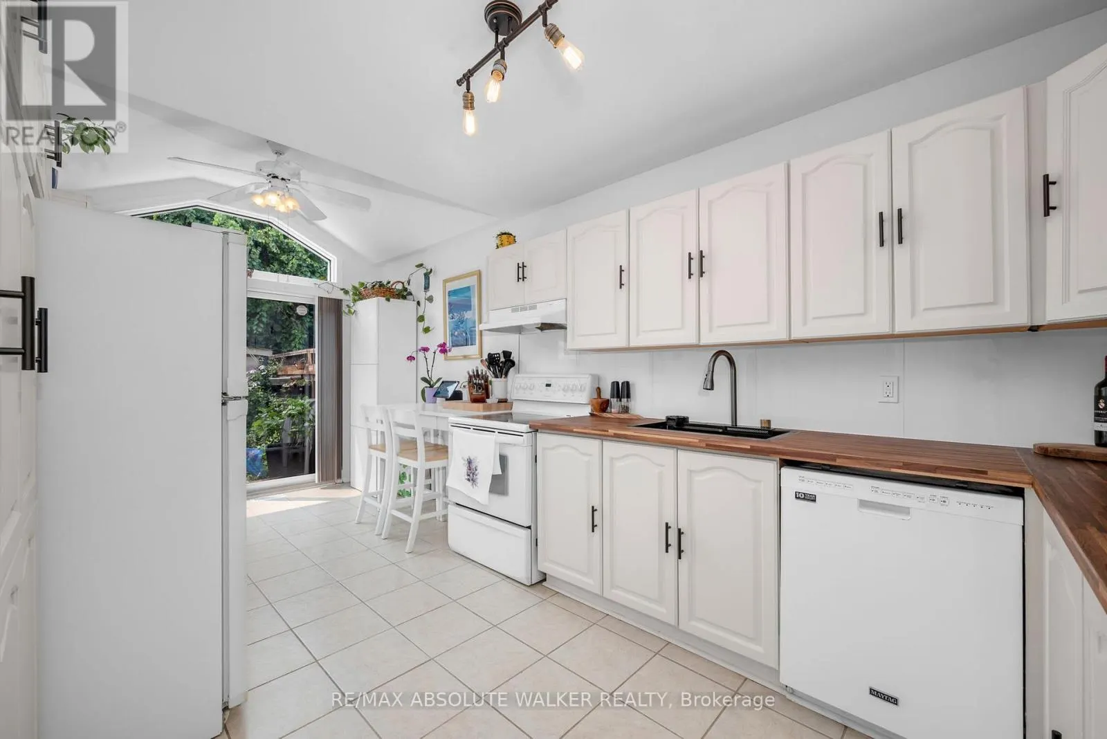 52 - 105 CLAIBORNE WAY