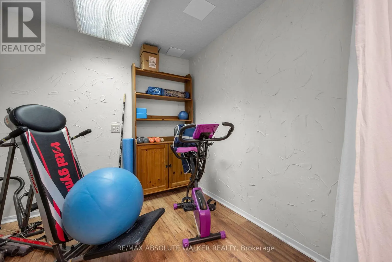 52 - 105 CLAIBORNE WAY