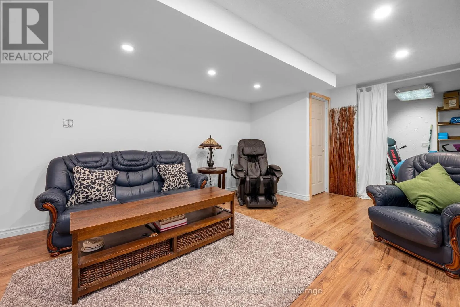 52 - 105 CLAIBORNE WAY