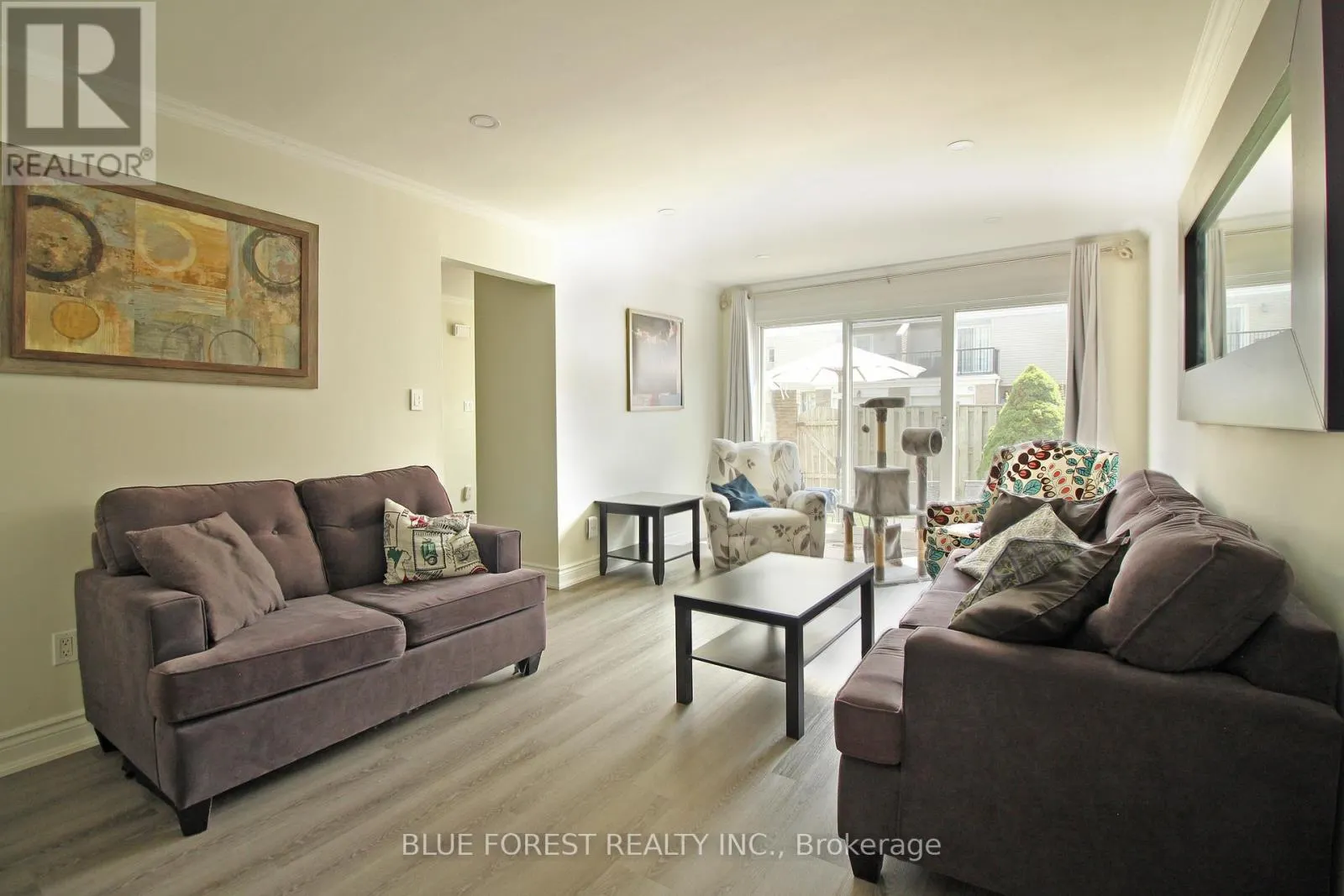 8 - 590 MILLBANK DRIVE, #8
