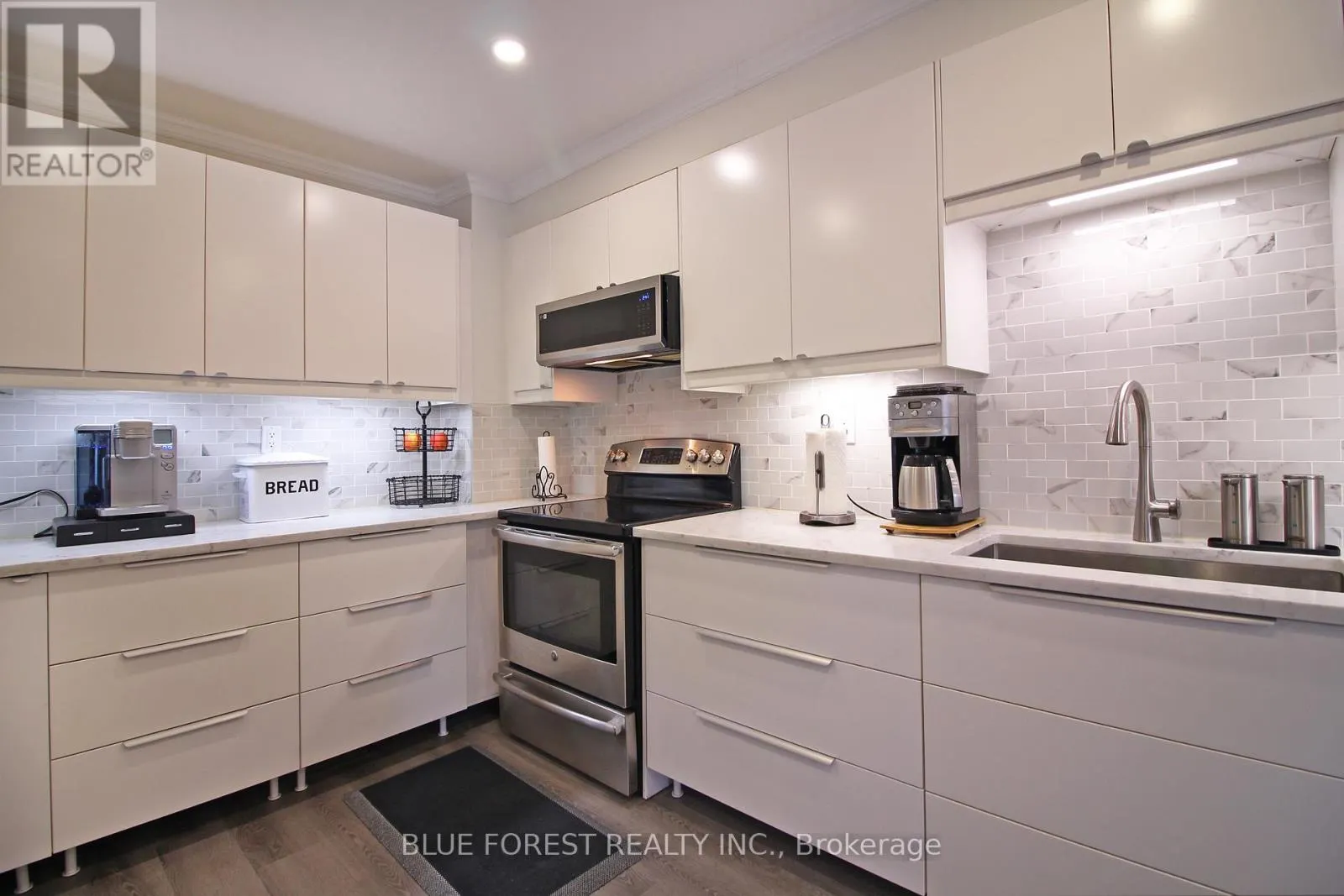 8 - 590 MILLBANK DRIVE, #8