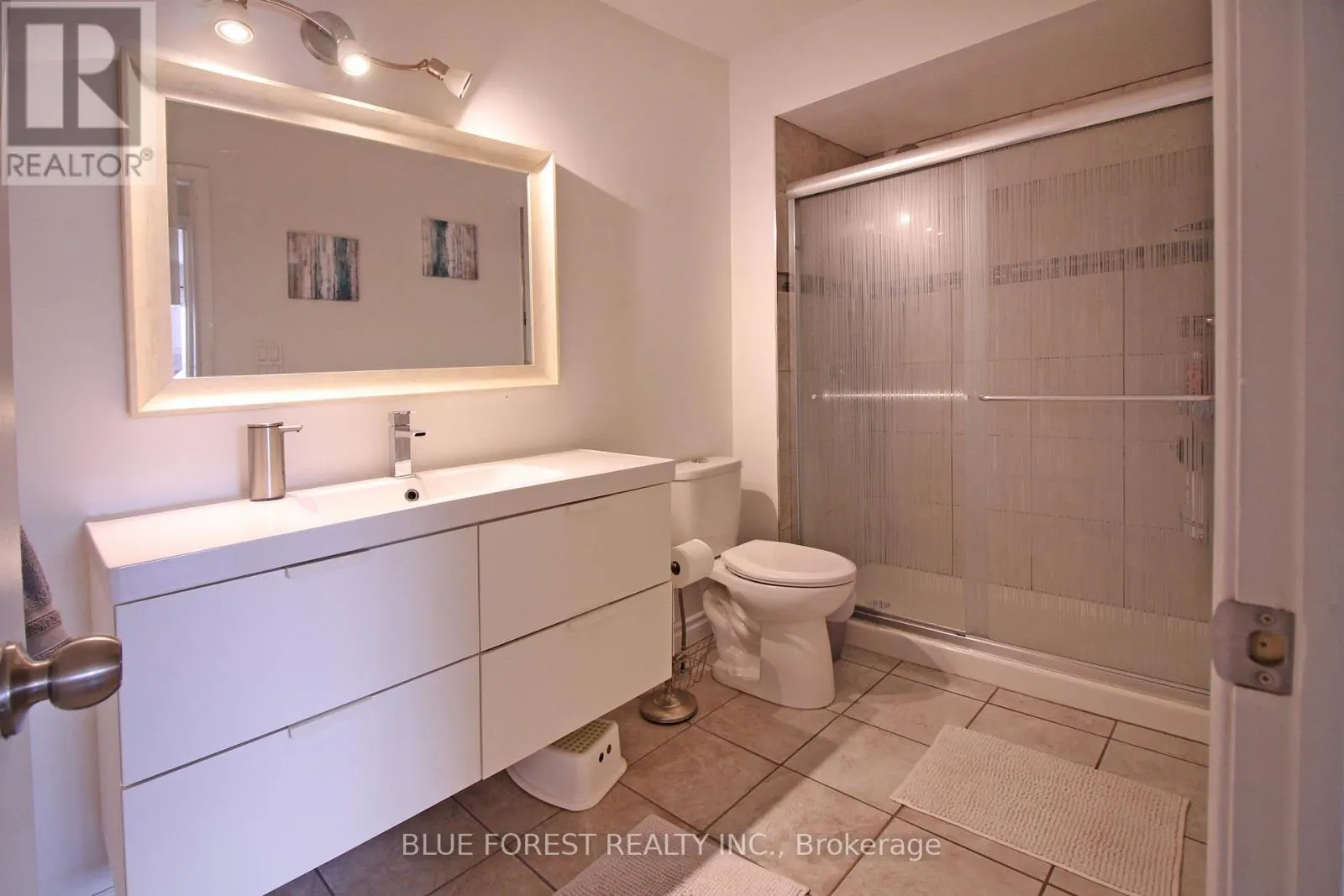 8 - 590 MILLBANK DRIVE, #8