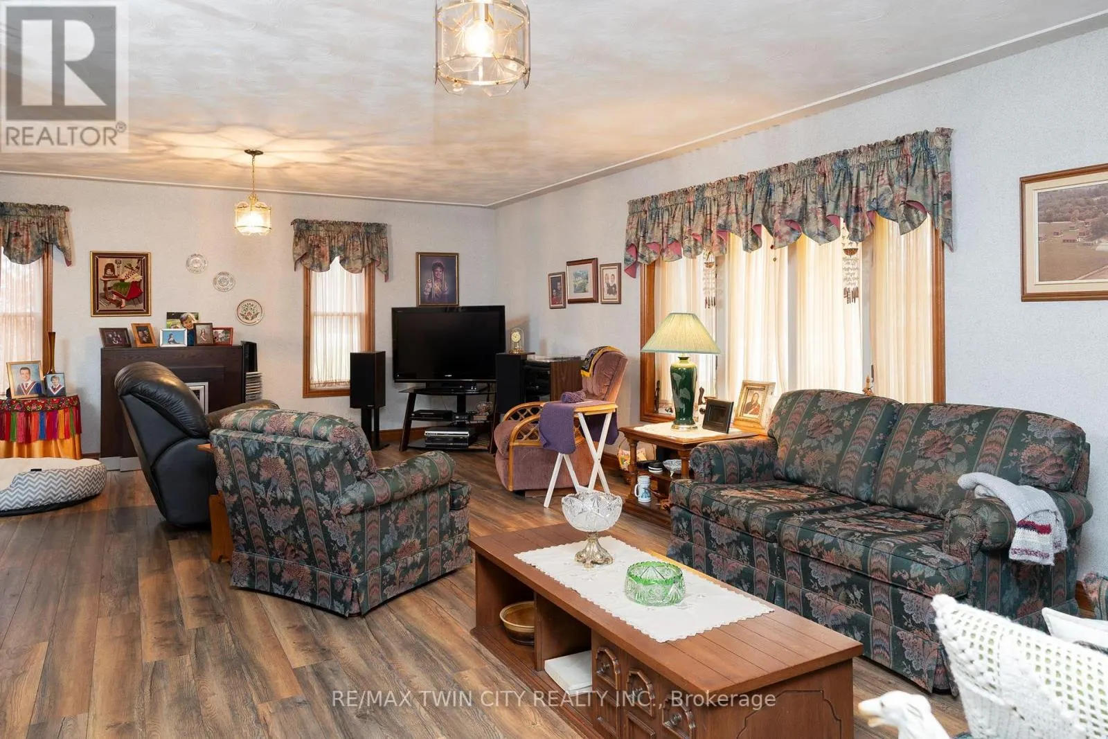 331 MIDDLE TOWNLINE ROAD