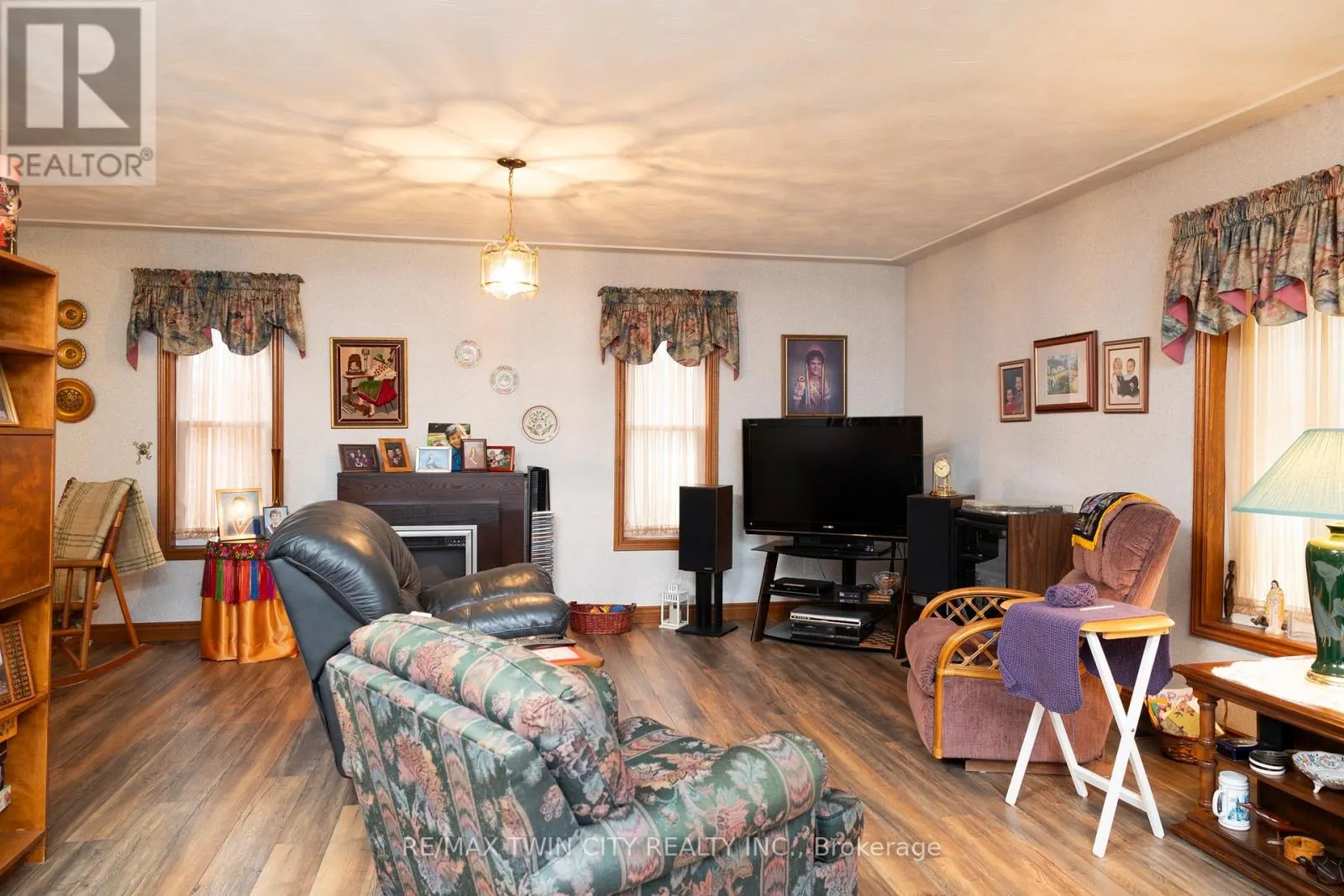 331 MIDDLE TOWNLINE ROAD