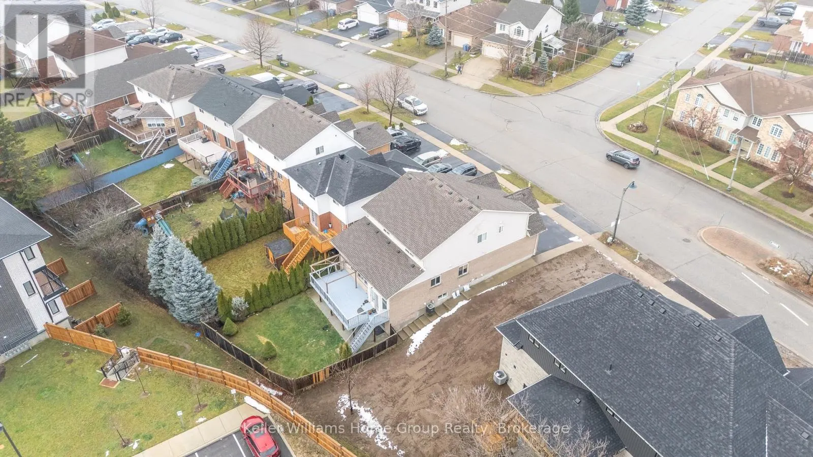 4 CLAIRFIELDS DRIVE W