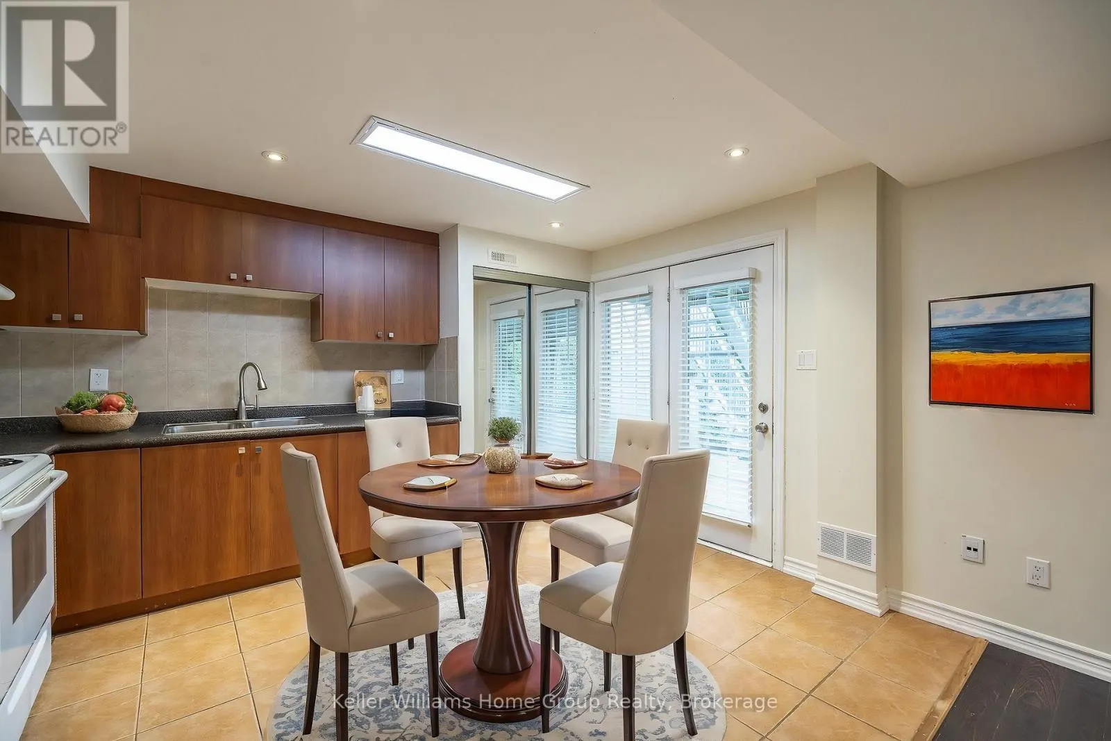 4 CLAIRFIELDS DRIVE W