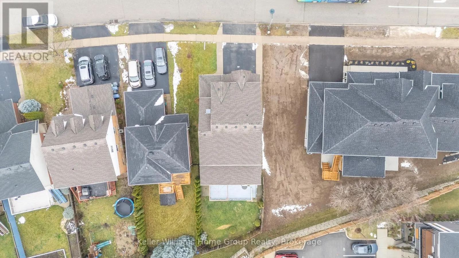4 CLAIRFIELDS DRIVE W