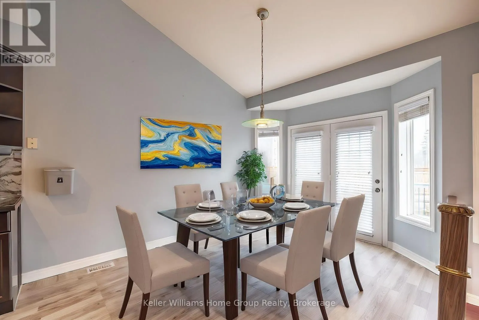 4 CLAIRFIELDS DRIVE W
