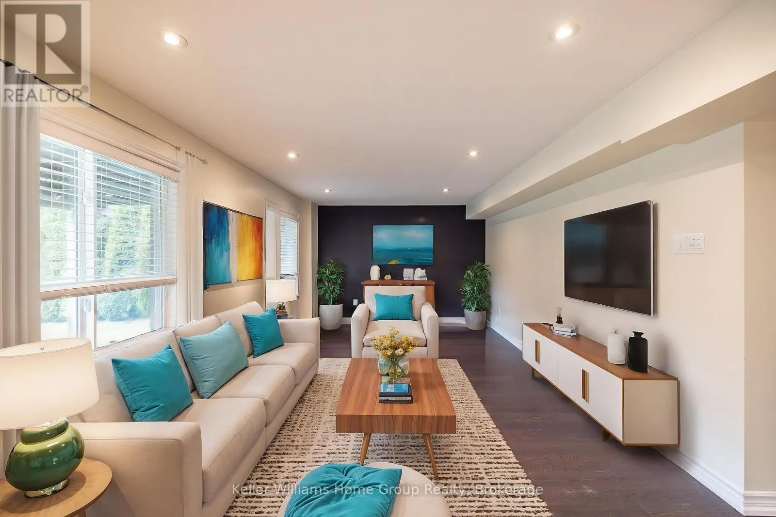 4 CLAIRFIELDS DRIVE W